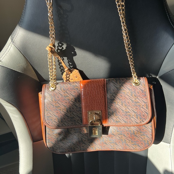 Steve Madden Purse. Like new. Price firm - Picture 4 of 4